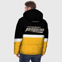 Куртка с принтом Питтсбург Пингвинз НХЛ для мужчины, вид на модели сзади №2. Цвет основы: черный