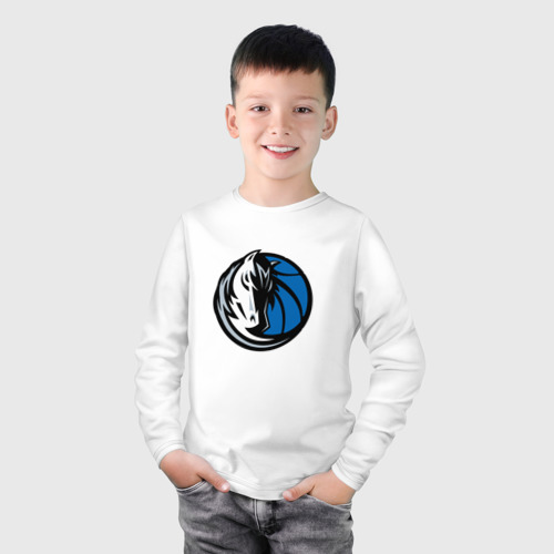 Детский лонгслив хлопок с принтом Даллас Маверикс логотип, фото на моделе #1
