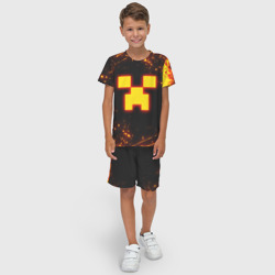Костюм с принтом Огненный Крипер: Майнкрафт для ребенка, вид на модели спереди №2. Цвет основы: белый