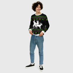 Свитшот с принтом Новогодние три оленя - ugly sweater для мужчины, вид на модели спереди №3. Цвет основы: белый