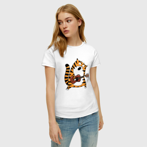 Женская футболка хлопок Тигр играет на гитаре, цвет белый - фото 3