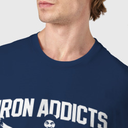 Футболка с принтом Iron Addicts Gym для мужчины, вид на модели спереди №4. Цвет основы: темно-синий