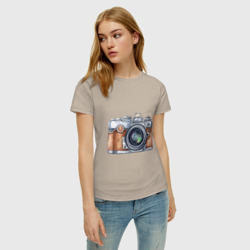 Женская футболка хлопок с принтом Ретро фотокамера, фото на моделе #1