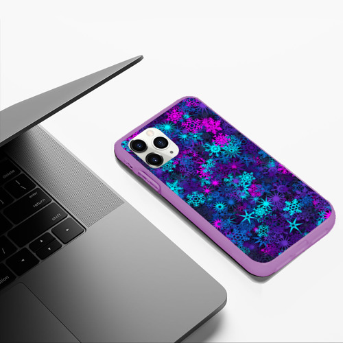 Чехол для iPhone 11 Pro Max матовый Неоновые снежинки, цвет фиолетовый - фото 5