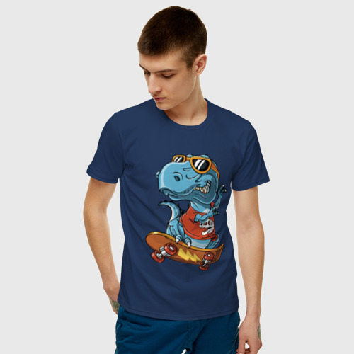 Мужская футболка хлопок The dinosaur Skater, цвет темно-синий - фото 3