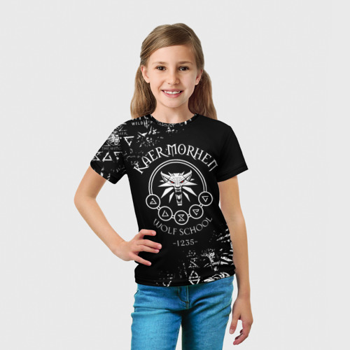 Детская футболка 3D с принтом ВЕДЬМАК КАЕР МОРХЕН, ШКОЛА ВОЛКА, вид сбоку #3