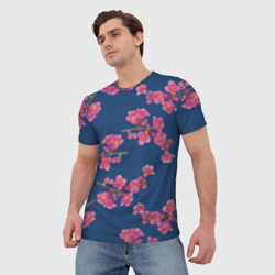 Мужская футболка 3D Веточки айвы с розовыми цветами на синем фоне - фото 2