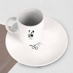 Набор: тарелка кружка с принтом Панда красит глаза для любого человека, вид спереди №3. Цвет основы: белый