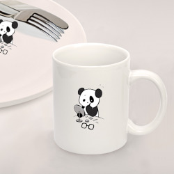Набор: тарелка кружка с принтом Панда красит глаза для любого человека, вид спереди №2. Цвет основы: белый