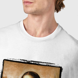 Футболка с принтом Молчаливая Мона Лиза для женщины, вид на модели спереди №4. Цвет основы: белый