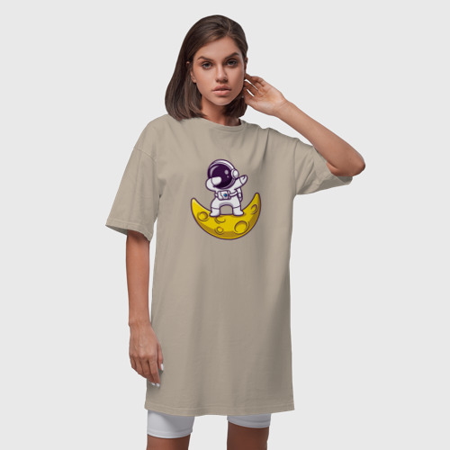 Платье-футболка хлопок Космонавт танцует на кусочке сыра, цвет миндальный - фото 5