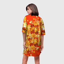 Платье с принтом Кленовый листопад для женщины, вид на модели сзади №2. Цвет основы: белый