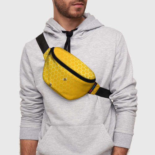 Поясная сумка 3D с принтом Любишь мед, люби и пчелок, фото на моделе #1