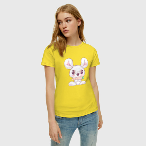 Женская футболка хлопок Смешной зайка с морковкой, цвет желтый - фото 3