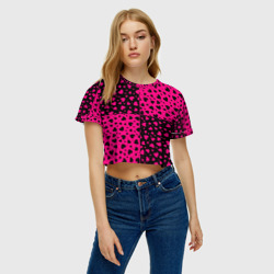 Женская футболка Crop-top 3D Черно-Розовые сердца - фото 2