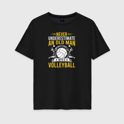 Женская футболка хлопок Oversize Никогда недооценивай старика в волейболе
