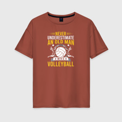 Женская футболка хлопок Oversize Никогда недооценивай старика в волейболе
