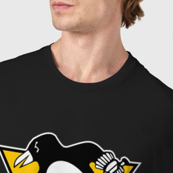 Футболка с принтом Питтсбург Пингвинз , Pittsburgh Penguins для мужчины, вид на модели спереди №4. Цвет основы: черный