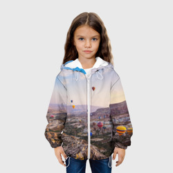 Куртка с принтом Воздушные Шары! для ребенка, вид на модели спереди №3. Цвет основы: белый