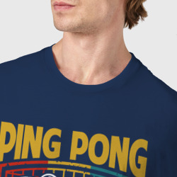 Футболка с принтом Пинг Понг Мастер для мужчины, вид на модели спереди №4. Цвет основы: темно-синий