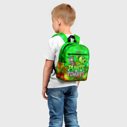 Рюкзак с принтом Plants vs Zombies горохострел и зомби для ребенка, вид на модели спереди №2. Цвет основы: белый