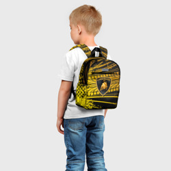Рюкзак с принтом [Lamborghini] - Следы от шин для ребенка, вид на модели спереди №2. Цвет основы: белый