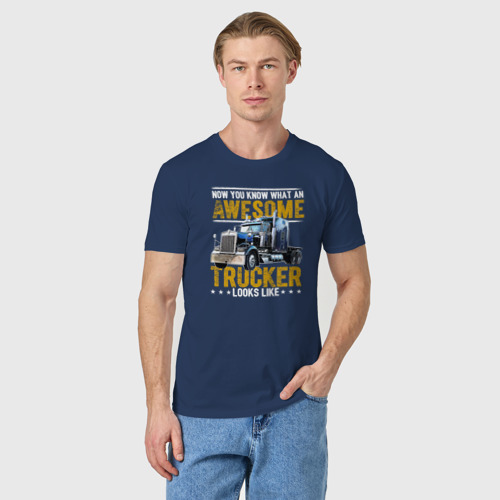 Мужская футболка хлопок Теперь вы знаете, как выглядит крутой дальнобойщик, цвет темно-синий - фото 3