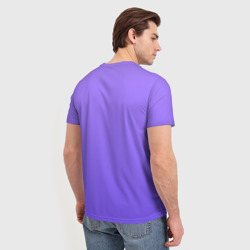 Футболка с принтом Красивый фиолетовый светлый градиент для мужчины, вид на модели сзади №2. Цвет основы: белый