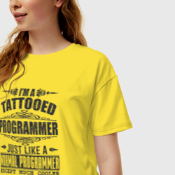 Женская футболка хлопок Oversize Я татуированный программист, это как обычный программист, но гораздо круче - фото 2