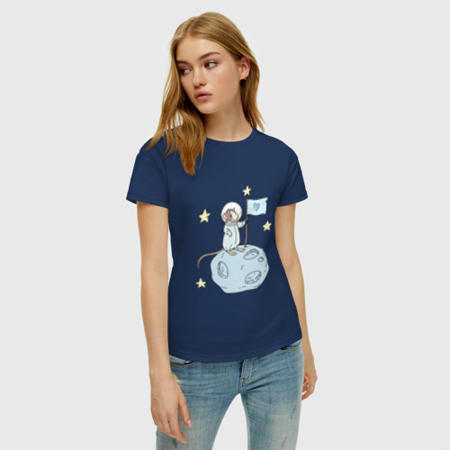 Женская футболка хлопок Мышь-космонавт, цвет темно-синий - фото 3