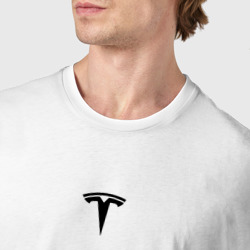 Футболка с принтом Tesla black logo минимализм для женщины, вид на модели спереди №4. Цвет основы: белый