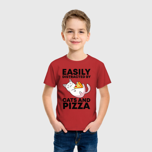 Детская футболка хлопок Легко отвлекаюсь на котов и пиццу, цвет красный - фото 3