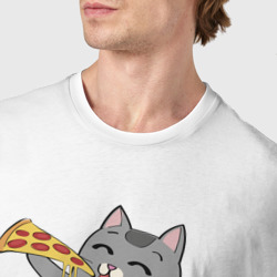 Футболка с принтом Кот с кусочком пиццы для мужчины, вид на модели спереди №4. Цвет основы: белый