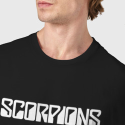 Футболка с принтом Scorpions Скорпионс Рок кот для мужчины, вид на модели спереди №4. Цвет основы: черный