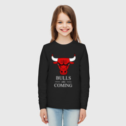 Лонгслив с принтом Chicago Bulls are coming Чикаго Буллз для мужчины, вид на модели спереди №3. Цвет основы: черный