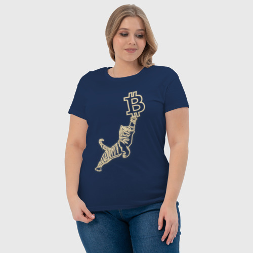 Женская футболка хлопок Биткоин с тигром в неоновом свечении, цвет темно-синий - фото 6