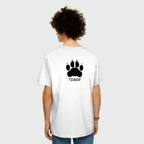Мужская футболка хлопок Oversize с принтом Футболка две стороны морда тигра и след тигра, вид сзади #2