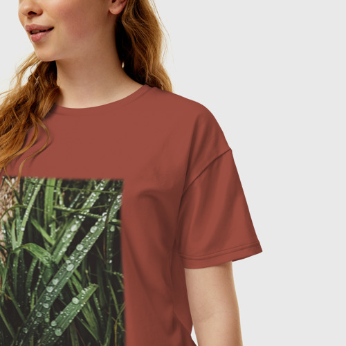 Женская футболка хлопок Oversize Роса На Траве В Лесу, цвет кирпичный - фото 3