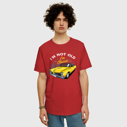 Мужская футболка хлопок Oversize с принтом Желтый ретро-автомобиль, фото на моделе #1