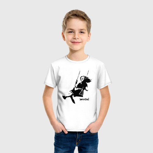 Детская футболка хлопок с принтом BANKSY | БЭНКСИ девочка на качелях, фото на моделе #1