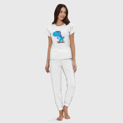 Пижама с принтом Динозавр скейтбордист для женщины, вид на модели спереди №3. Цвет основы: белый