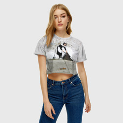 Женская футболка Crop-top 3D Banksy - Бэнкси уборщица - фото 2