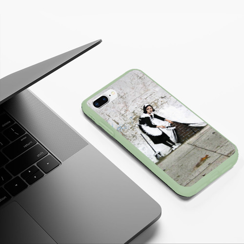 Чехол для iPhone 7Plus/8 Plus матовый Banksy - Бэнкси уборщица, цвет салатовый - фото 5