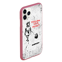 Чехол для iPhone 11 Pro Max матовый Banksy Бэнкси следуй за своим сердцем - фото 2