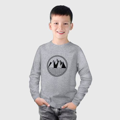 Детский лонгслив хлопок с принтом Горы и море, фото на моделе #1