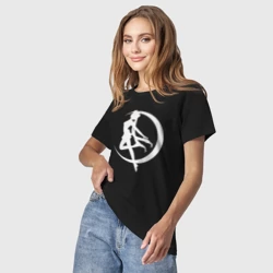 Светящаяся женская футболка Сейлор на фоне месяца - фото 2