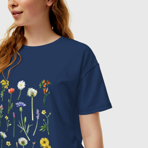 Женская футболка хлопок Oversize Акварельная иллюстрация полевых цветов, цвет темно-синий - фото 3