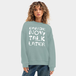 Женский свитшот oversize без начеса хлопок Танцы сейчас, разговоры потом - фото 2