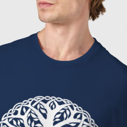 Футболка с принтом Мировое Дерево Славян для мужчины, вид на модели спереди №4. Цвет основы: темно-синий
