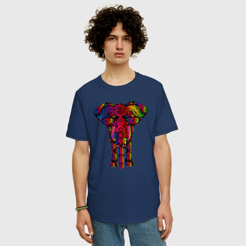 Мужская футболка хлопок Oversize с принтом Психоделически раскрашенный слон, фото на моделе #1